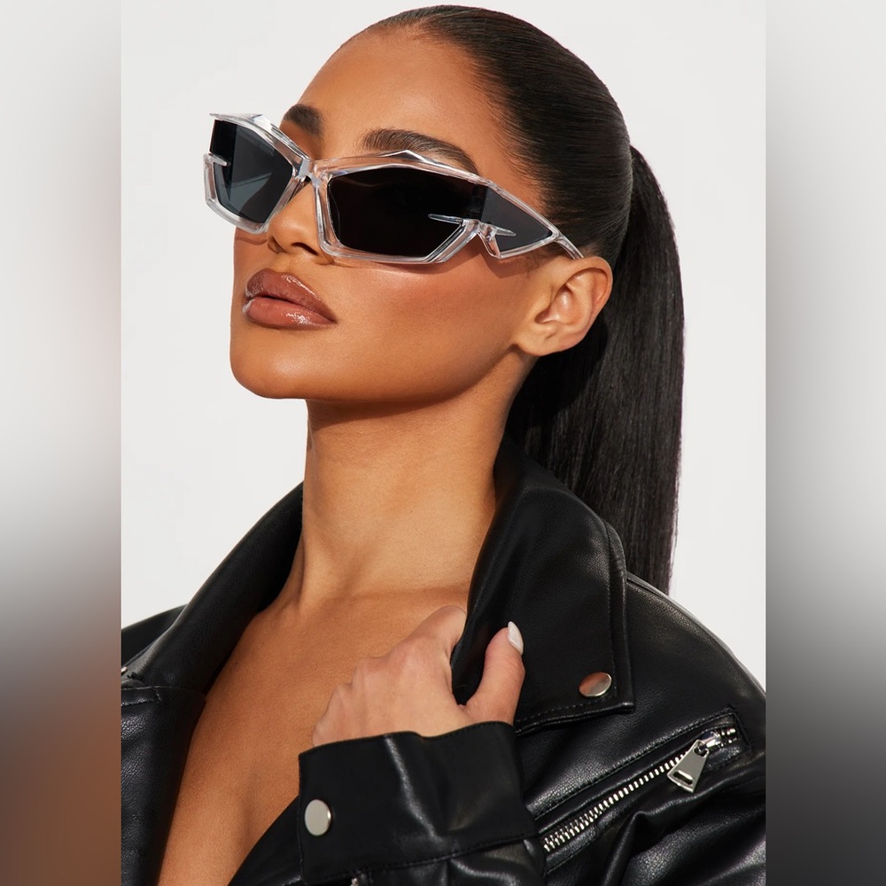FASHION NOVA FLASH SALE ⚡️Wrap Around Future Sunglasses